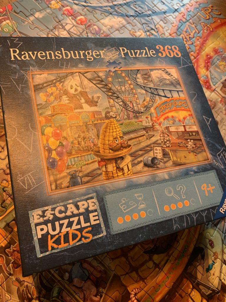 Sur un coin de table – Escape Puzzle Kids – Plateau Junior